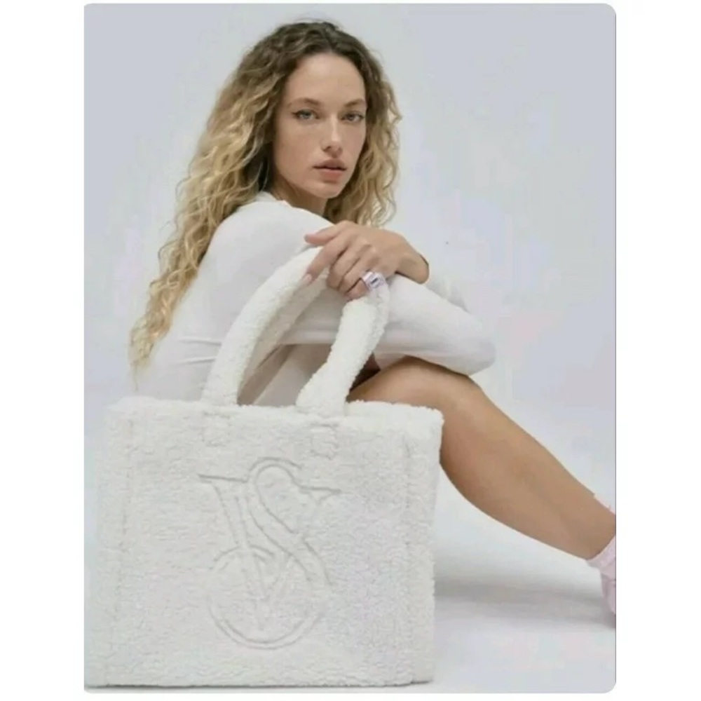 Limited Edition ✨ Victoria's Secret Sherpa Tote Bag 👜
